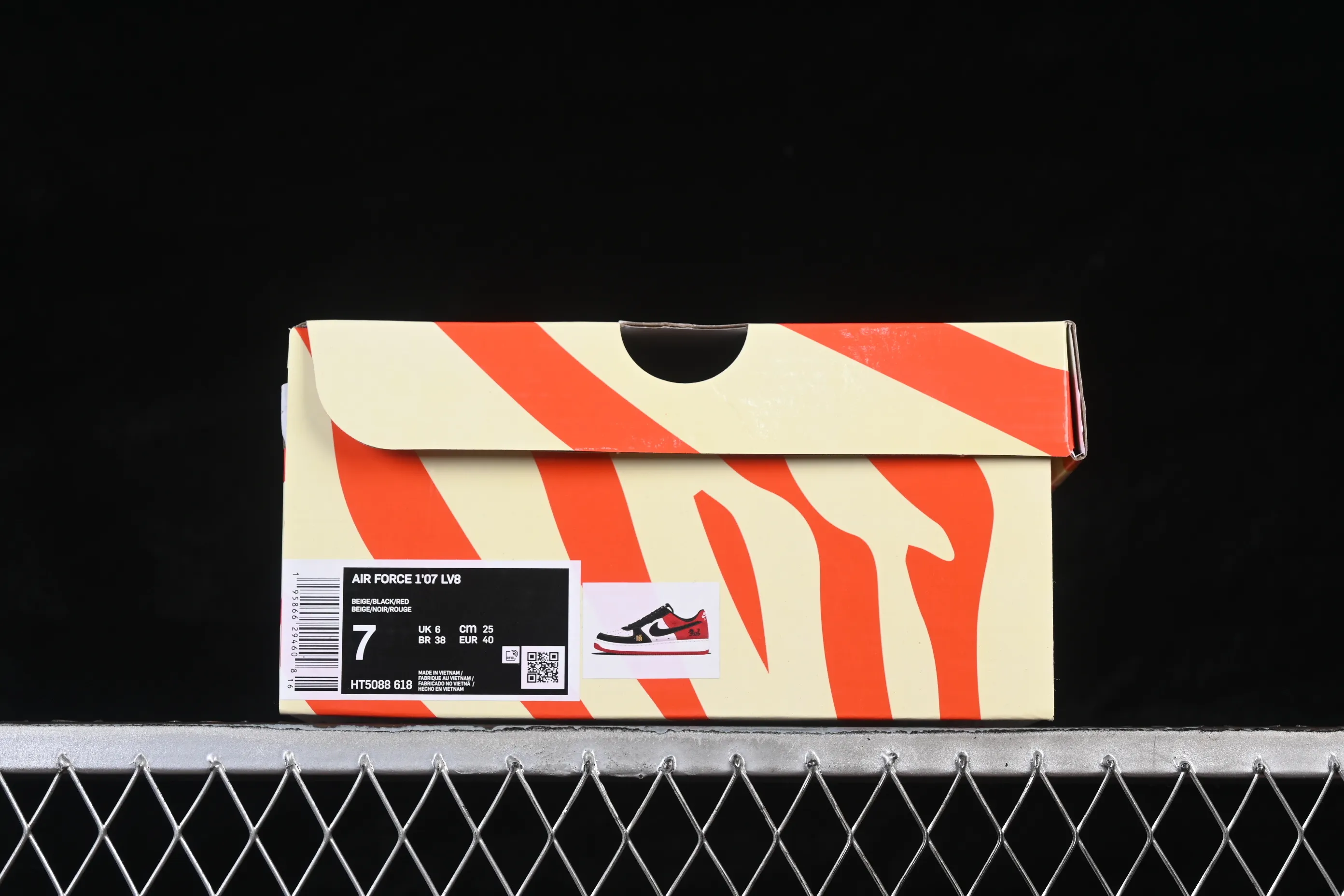 All categories Nk Air Force 1 Air Force series Nk Air Force 1 Low Air Force low-top Nike Air Force 1'07 Low Black, white and red contrast Air Force 1 low-top casual sneakers HT5088-618